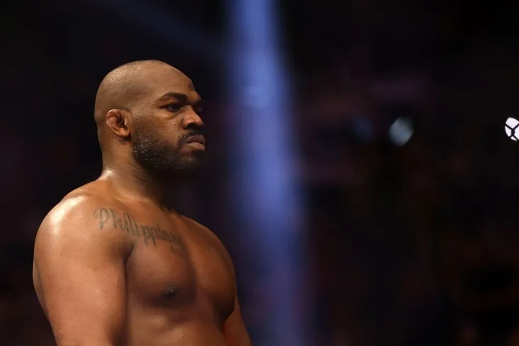 Jons sog'lig'i bilan bog'liq muammolar tufayli Kormierga qarshi kurash olib borolmasligini aytdi