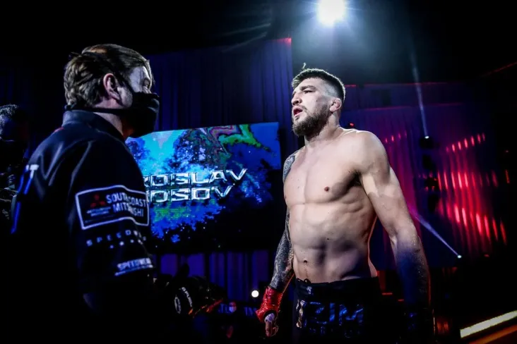 Yaroslav Amosov Maykl Peyjni jangdan qochishda aybladi