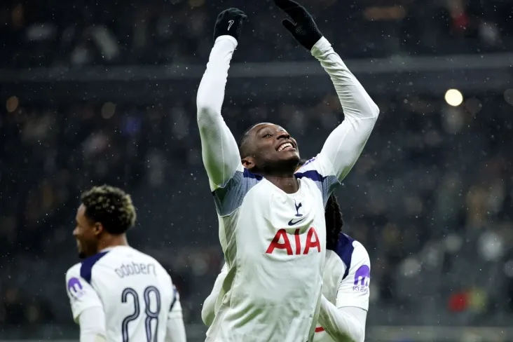 Tottenxem texnik direktori Lange jamoa qanday printsip asosida yakunlanayotganiga javob berdi.