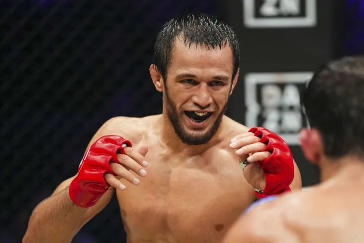 "Kechirasiz, bolalar." Usmon Nurmagomedov PFLda jang qilishdan oldin Alfie Dafisning oilasiga murojaat qildi
