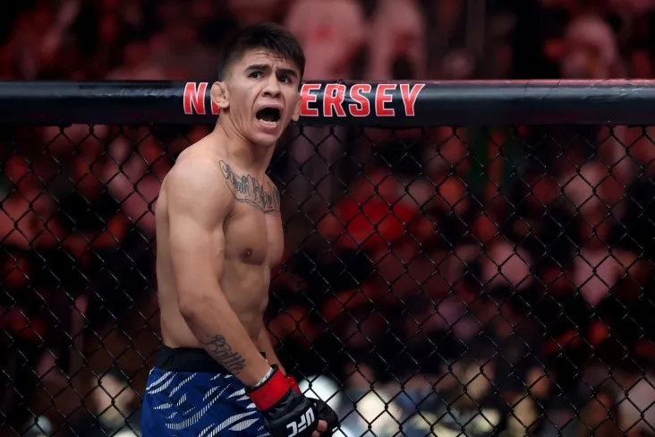 Vinisius Oliveyra Mario Bautistani nokaut qilmoqchi