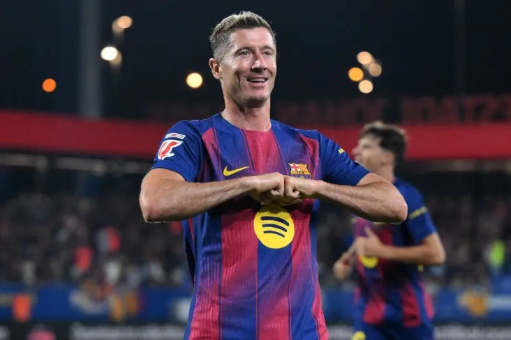 Flick Robert Levandovskiyning shartnomasi bilan bog'liq vaziyatni izohladi