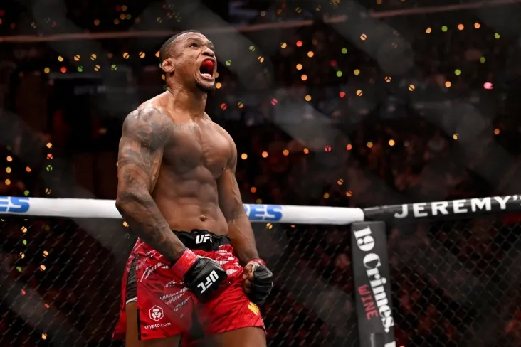 Braziliyalik UFC jangchisi ruslarga qarshi ikki marta mag'lubiyatdan so'ng og'ir vazndan nafaqaga chiqdi