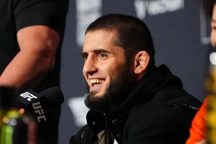 "Ikki-uch yil Dog'istonga boring va bu haqda unuting."Uchuvchi parvoz paytida Maxachev uchun memni takrorladi.