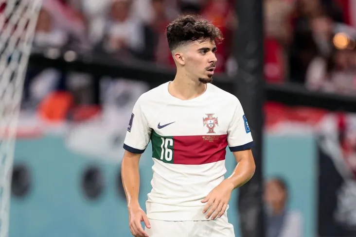 Ommaviy axborot vositalarida "Real" ning Markaziy yarim himoyachi pozitsiyasiga qisqa ro'yxati paydo bo'ldi