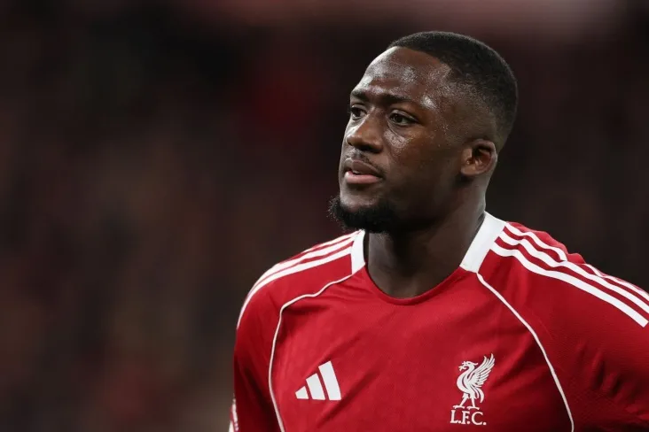 Arne Slot Konate bilan "Liverpul"bilan yangi shartnoma bo'yicha muzokaralarni tasdiqladi