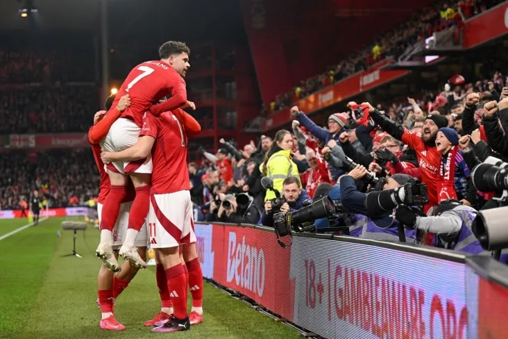 Nottingem Forestning sobiq egasiga uning uyida hujum qilingan — The Sun