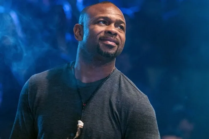 Roy Jons Meyvezerga o'xshash faol mag'lubiyatsiz bokschini nomladi