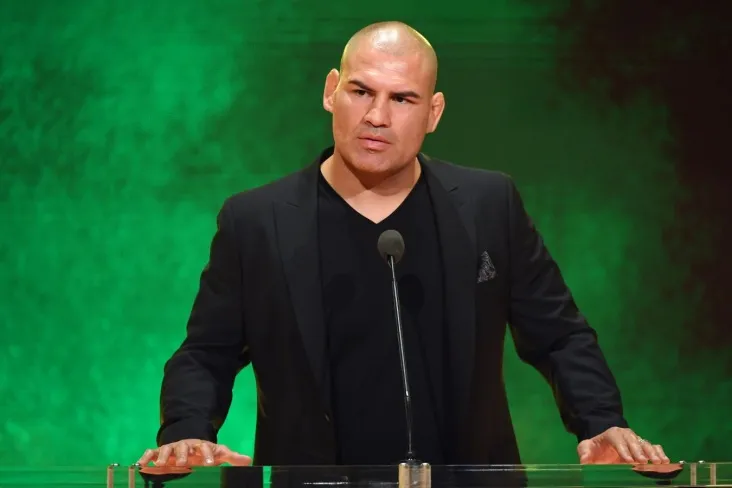 Sobiq UFC chempioni bugun qamoqdan chiqishini e'lon qildi