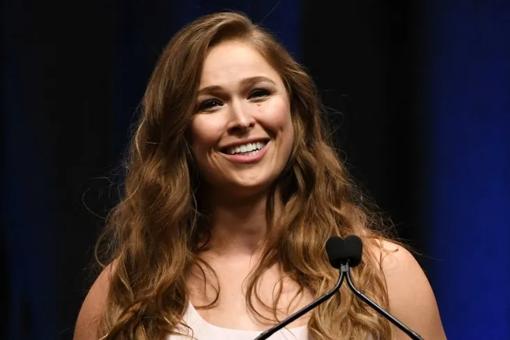 "Biz tarixdagi eng katta superboyni tashkil qilamiz." Rousey-gina Karano bilan jangning e'lon qilinishi haqida