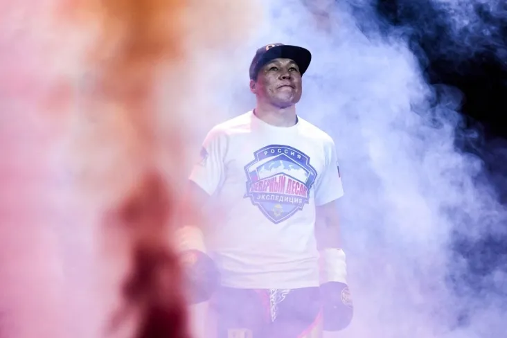 Rossiyalik Ruslan konduktor Menni Pakyao bilan ko'rgazmali duel o'tkazadi