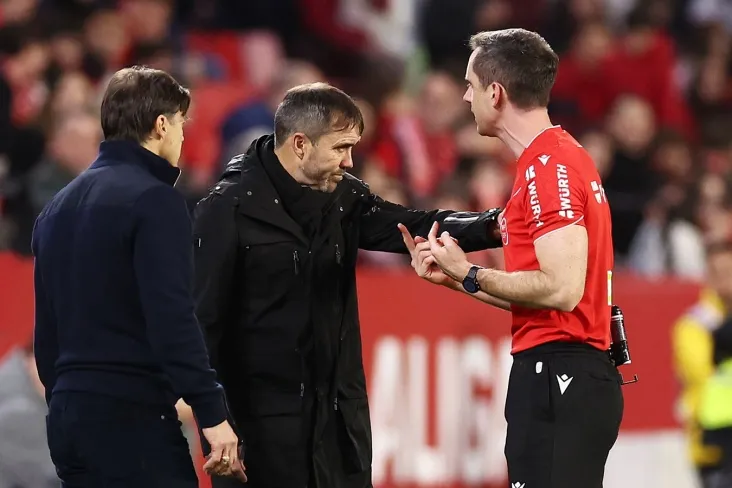 "Sevilya" murabbiyi sudya bilan to'qnashuvdan so'ng yetti o'yinga diskvalifikatsiya qilindi