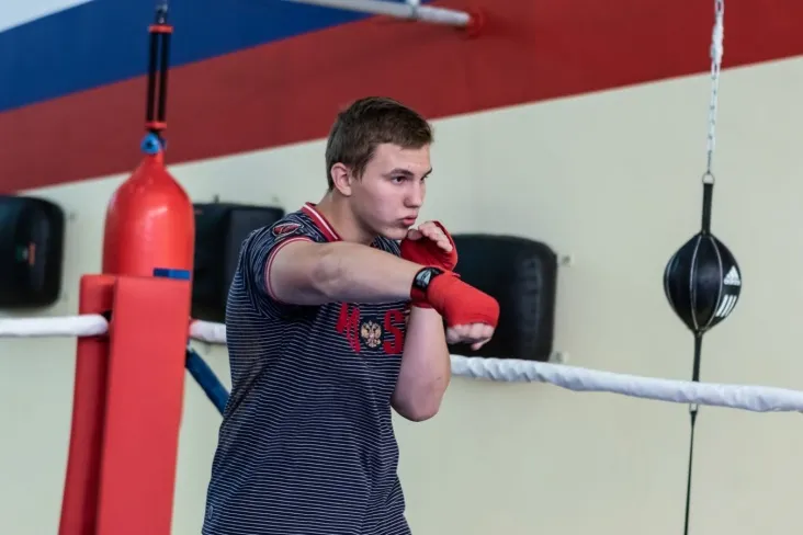 Aleksey Dronov uchinchi raundda Elaman Olginni texnik nokaut bilan mag'lub etdi