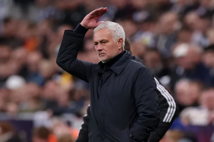 "Nega ular yolg'on gapirishadi?"Mayk Richards Mourinoni Vinisius mojarosi haqidagi so'zlari uchun tanqid qildi