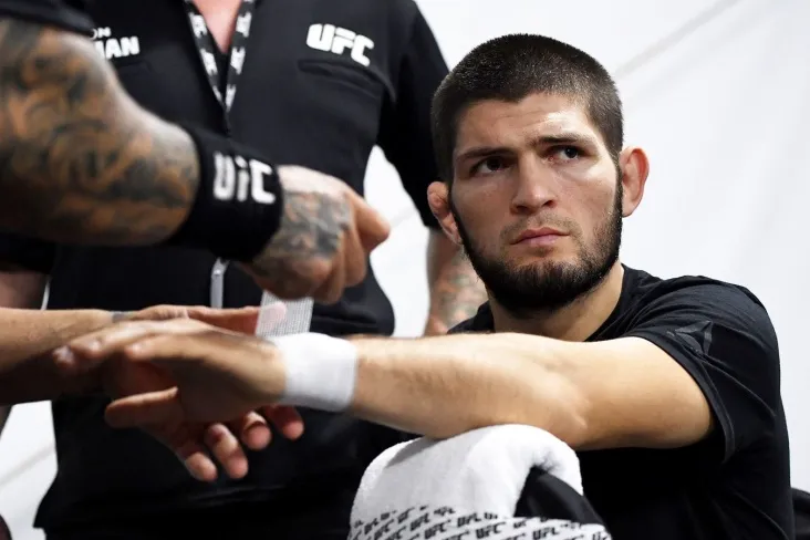 Surat: Xabib Nurmagomedov sport zalida qanday vazn bilan ishlashini ko'rsatdi