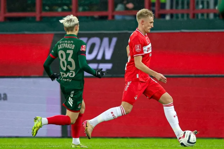 "Spartak" himoyachisi Denisov o'zi yo'naltirilgan yulduz futbolchini nomladi