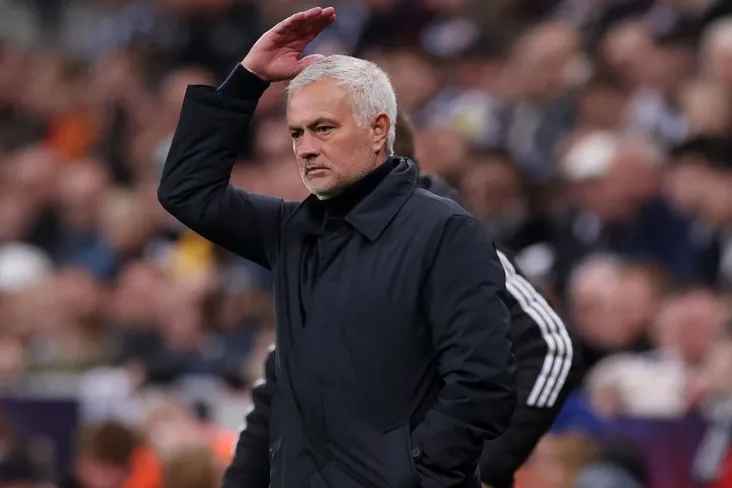 Arbeloa - Kurtuaning Mourino haqidagi so'zlari haqida: irqchilik harakatini hech narsa oqlamaydi