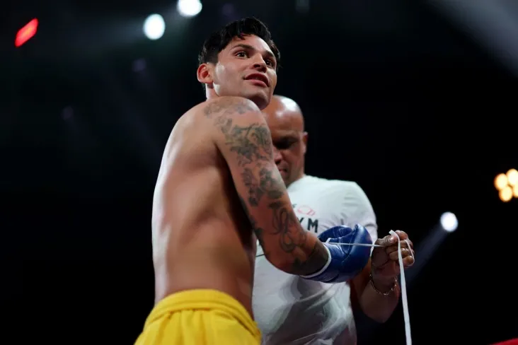 Garsiya Barriosni mag'lubiyatga uchratgandan so'ng, Fyuri va Usikni ijtimoiy tarmoqlarda mashhur qildi