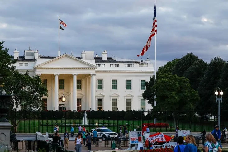 UFC oq uydagi turnirga 60 million dollargacha mablag ' sarflaydi. Maysazorni almashtirish 700 ming dollarga tushadi.