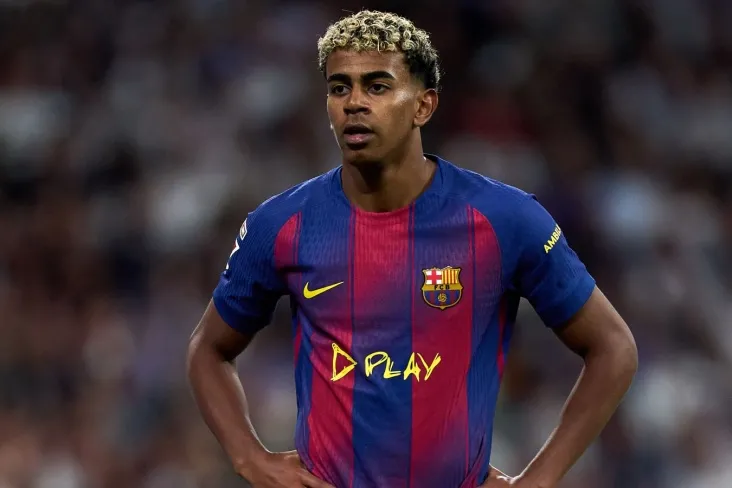 "Maydonni tark etgan o'yinchi norozi bo'lishi odatiy holdir." Flick - "Levante" bilan o'yinda yamalni almashtirish haqida