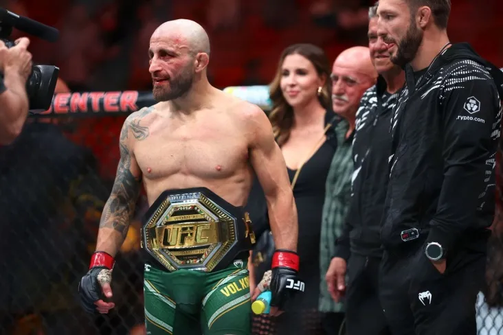 Aleksandr Volkanovskiy UFC bilan yangi shartnoma imzoladi