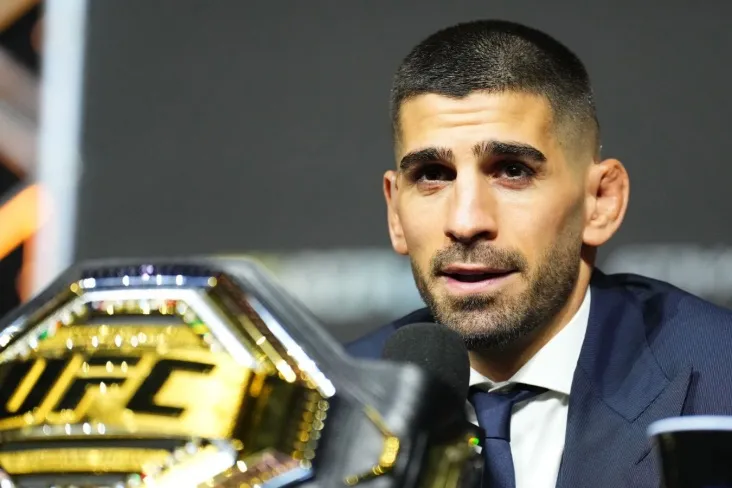 Iliya Topuriya Maxachevga qarshi jangni tashkil etish va UFC uchinchi kamarini qo'lga kiritish tarafdori edi