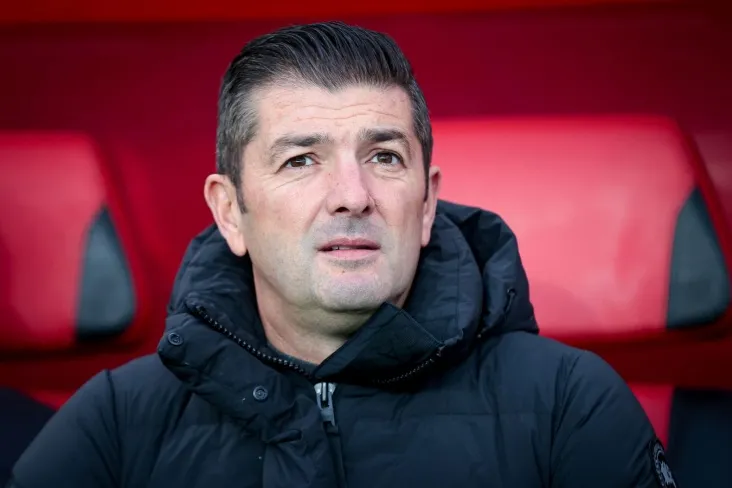 Frank artiga o'zi uchun mos yozuvlar nuqtasi bo'lgan murabbiyni nomladi