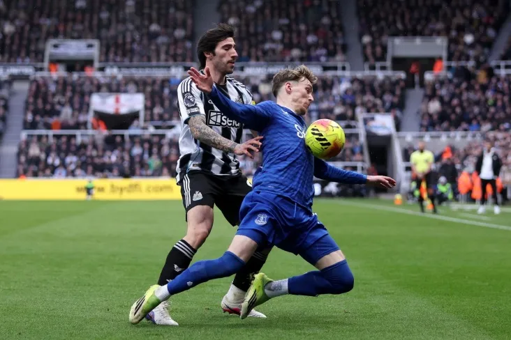 "Nyukasl "" Everton " ni 28-turda mag'lub eta olmadi. Magpies hisobni ikki marta taqqosladi