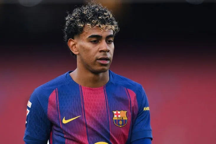 Yamal "Vilyarreal"bilan o'yinda o'rinbosar bo'lganidan keyin Shchensniy bilan nima haqida gaplashganini oshkor qildi.