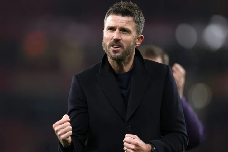 Karrik tarixdagi birinchi "MU" murabbiyi bo'lib, u APLning birinchi beshta uy o'yinida g'alaba qozondi