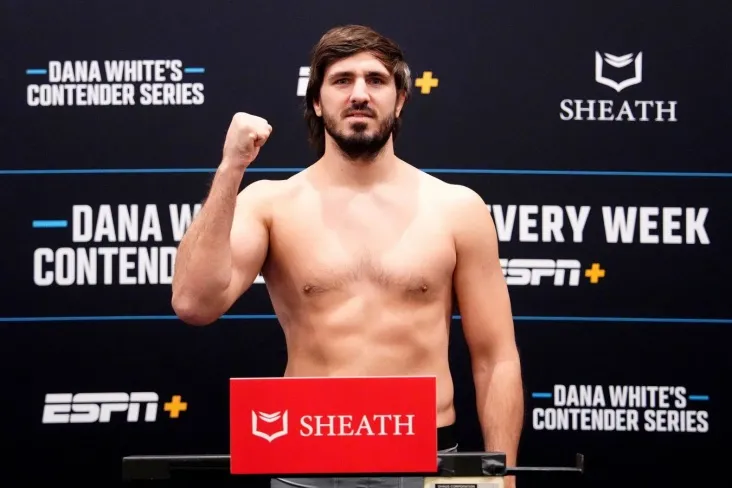 Artem Vaxitov Verxuven boks jangida Usikni qanday mag'lub etishi mumkinligini tushuntirdi