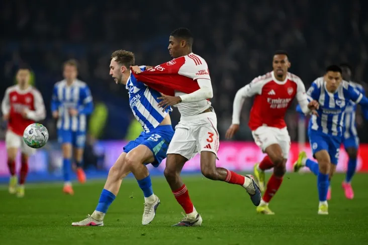 "Faqat bitta jamoa futbol o'ynashga harakat qildi." "Brayton" murabbiyi "Arsenal" ni tanqid qildi