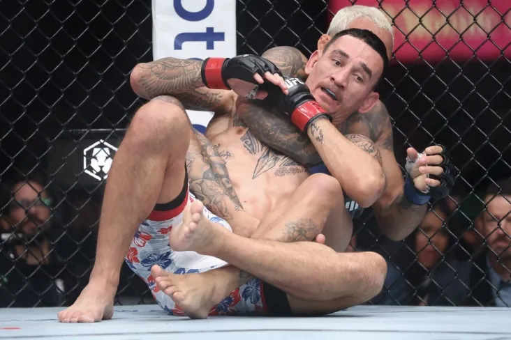 Uayt-Oliveyraning Xollouey ustidan qozongan g'alabasi haqida: umumiy hukmronlik. Men stendda kurashni kutgandim