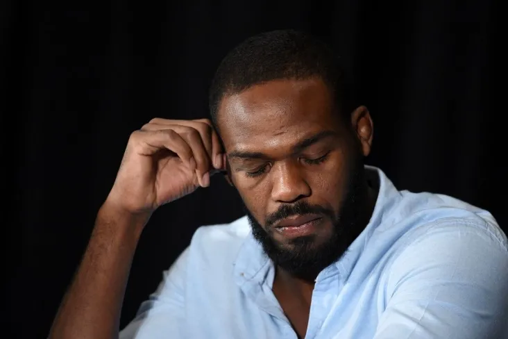 Jon Jons Dana Uaytning so'zlariga amerikalik oq uyda jang qila olmasligini aytdi