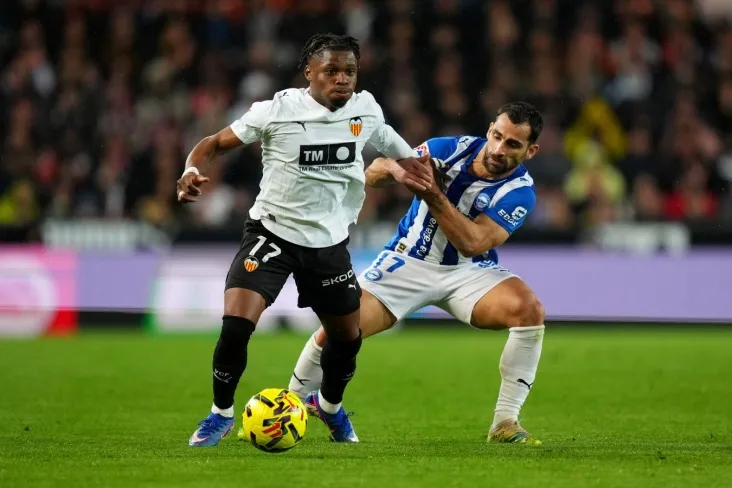 "Valensiya" La Liga o'yinida "Alaves" dan g'alaba qozondi va oxirida ikkita gol urdi.