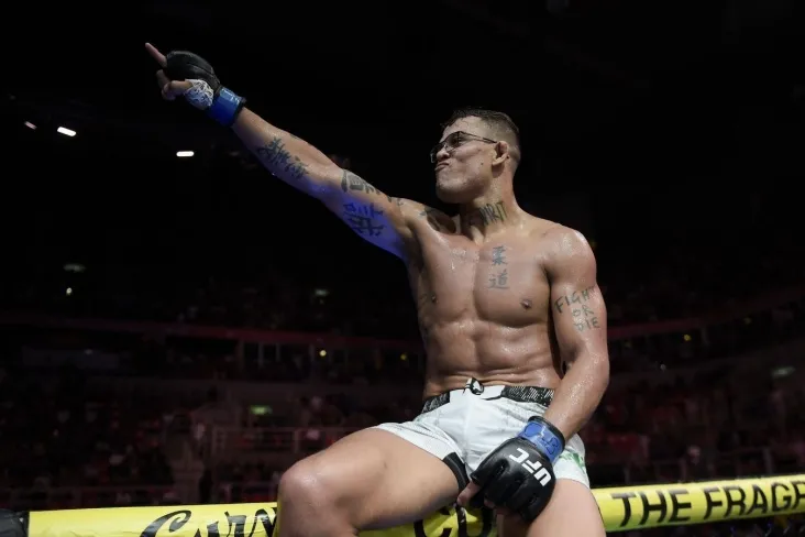 Kayo Borralo de ridderni mag'lubiyatga uchratganidan so'ng UFC o'rta vazn toifasidagi eng yaxshi 5 talikka kirdi