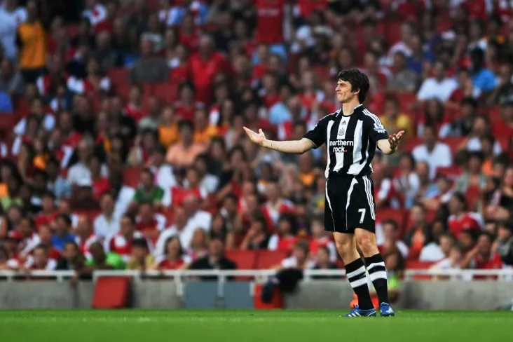 Man Siti va Angliya terma jamoasining sobiq o'yinchisi hujumda gumon qilinib hibsga olingan-Guardian