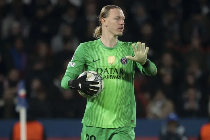 Igor Diveev Matvey Safonovni Chempionlar Ligasida "nolga" o'ynagani bilan tabrikladi