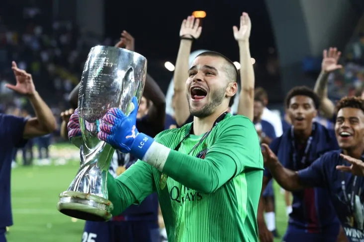 L'Équipe nashri Chevalierning asosiy muammosini Safonov va Donnarumma bilan taqqoslab nomladi