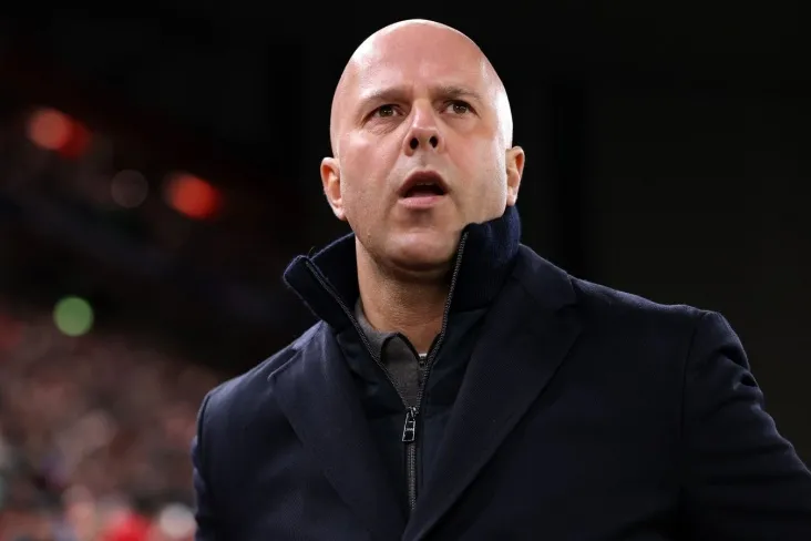 Arne Slot: raqiblar Enfildga faqat maydonda yotish uchun kelishadi