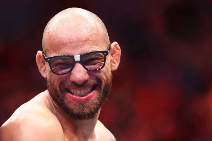 Silva nima uchun Evloyev yoki Merfi emas, balki Volkanovski bilan jang qilish kerakligini tushuntirdi