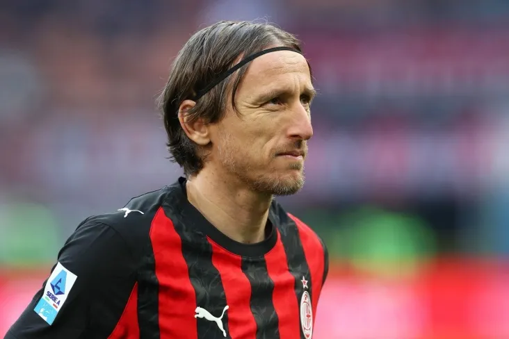 40 yoshli Modrich 18 yil ichida Evropaning eng yaxshi 5 ligasida 550 dan ortiq o'yin o'tkazgan ikkinchi o'yinchi