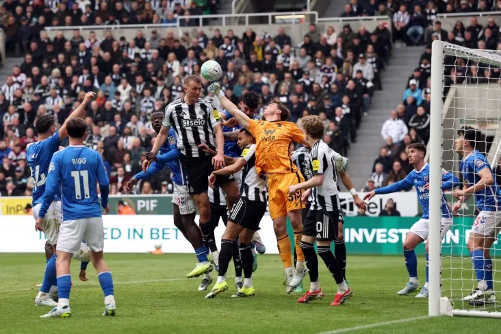 "Sanderlend" tayn-Uir derbisining "Nyukasl"bilan o'yinining 90-daqiqasida g'alaba qozondi