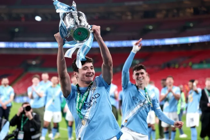 Abdukodir Husanov "Manchester Siti"bilan birinchi sovrinni qo'lga kiritdi