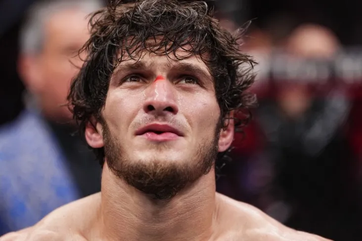 Maykl Bisping Yevloyevning Volkanovskiy bilan jangdagi imkoniyatlarini baholadi