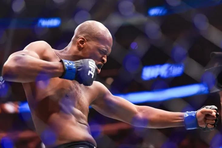 "Men bu erda zerikarli janglar uchun emasman." Maykl Peyj Londondagi UFC turnirida g'alaba qozonish haqida gapirdi