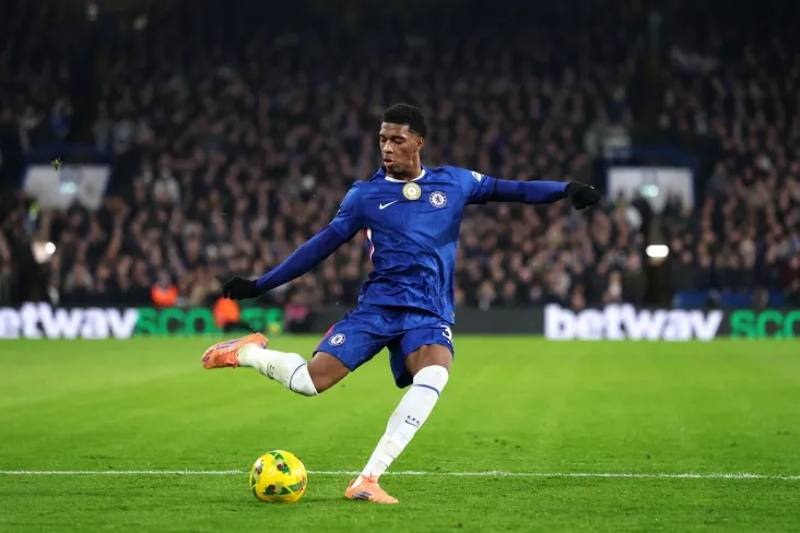 Madridning "Real" klubi "Chelsi" himoyachisini nishonga oldi-Caught ofside