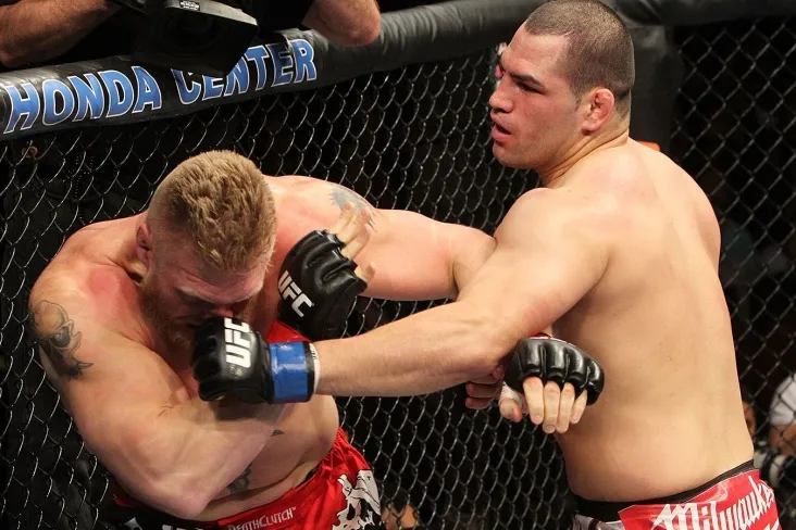 Afsonaviy Brok Lesnar UFC unvoni uchun jangda mag'lubiyatdan so'ng deyarli vafot etganini esladi