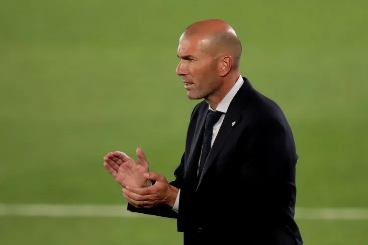 Zinedin Zidanning murabbiylar shtabi Fransiya terma jamoasiga tayinlangan taqdirda mashhur bo'ldi.