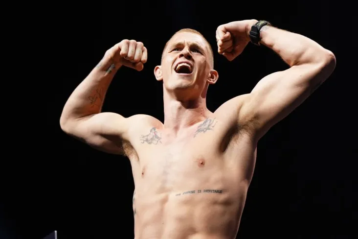 UFC sharhlovchisi Ian Garri Islom Maxachevning raqibi bo'lishi kerakligini aytdi